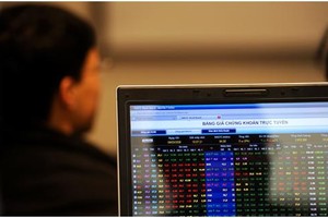 Doanh nghiệp thi nhau rời sàn